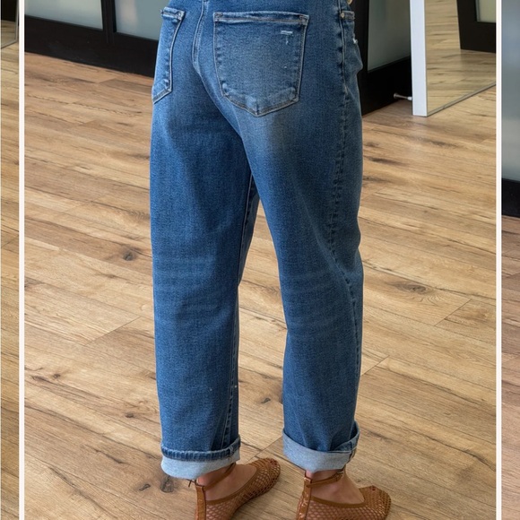Relaxed Barrel Jeans in Medium Blue - Picture 2 of 6